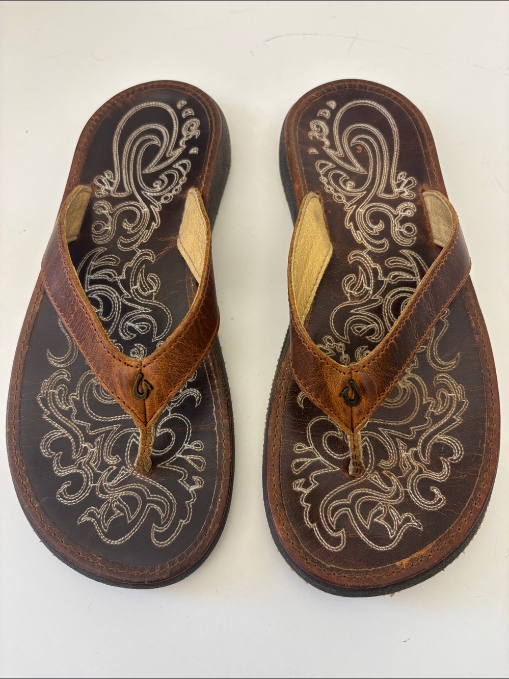 OluKai Paniolo Women Size 6 Leather Beach Sandals Flip Flops Western Embroidery - Picture 2 of 11